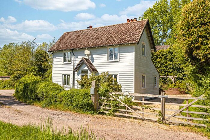 3 Bedroom Detached House For Sale In East Grinstead Road, Lingfield, RH7