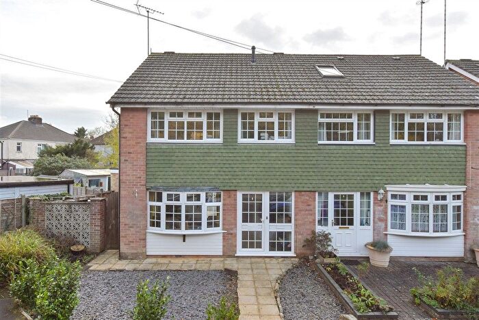 3 Bedroom Semi Detached House For Sale In Longwood Avenue, Waterlooville, Hampshire, PO8