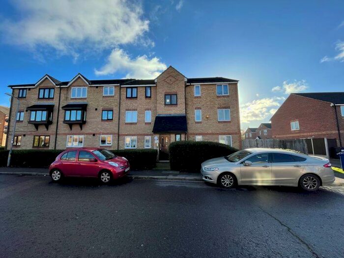 2 Bedroom Flat To Rent In Danbury Crescent, South Ockendon, RM15
