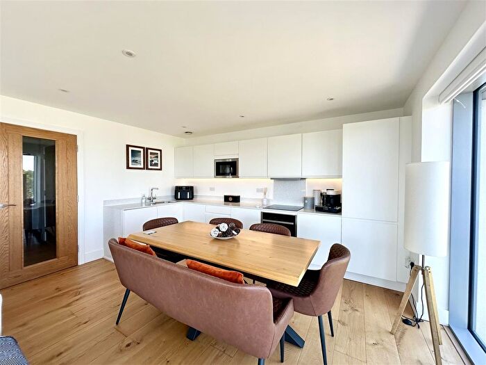 2 Bedroom Flat For Sale In Discovery Road, Plymouth, PL1