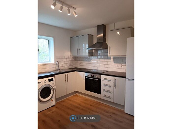 3 Bedroom Flat To Rent In Southcote Rise, Ruislip, HA4