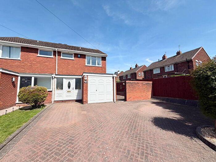 3 Bedroom Semi-Detached House For Sale In Kerry Close, Brierley Hill, DY5