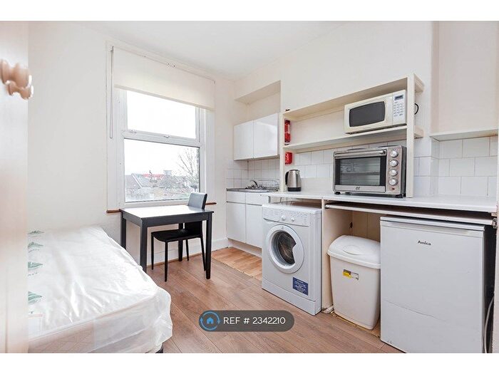 Studio To Rent In Cranbrook Park, London, N22