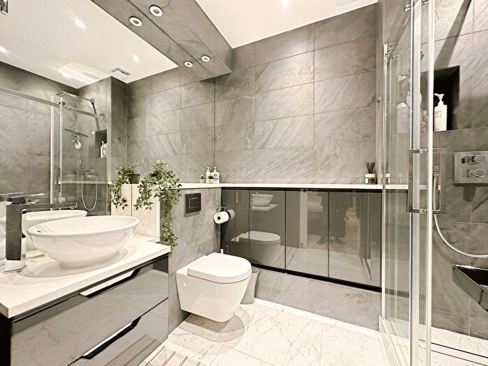 2 Bedroom Flat To Rent In Westminster Green, Westminster, London, SW1P