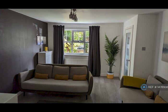 3 Bedroom Semi-Detached House To Rent In Wensleydale Drive, Leeds, LS12