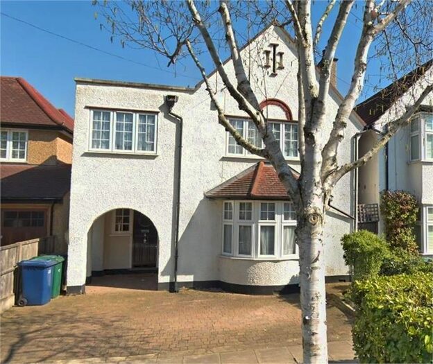 4 Bedroom Detached House To Rent In Beech Walk, Mill Hill, NW7