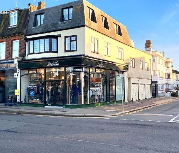 2 Bedroom Apartment For Sale In Leigh Road, Leigh-On-Sea, SS9