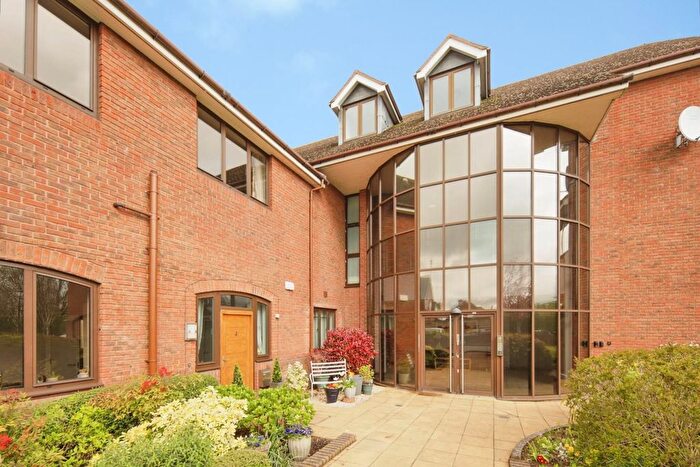 2 Bedroom Flat For Sale In Stratford Road, Hockley Heath, Solihull, B94