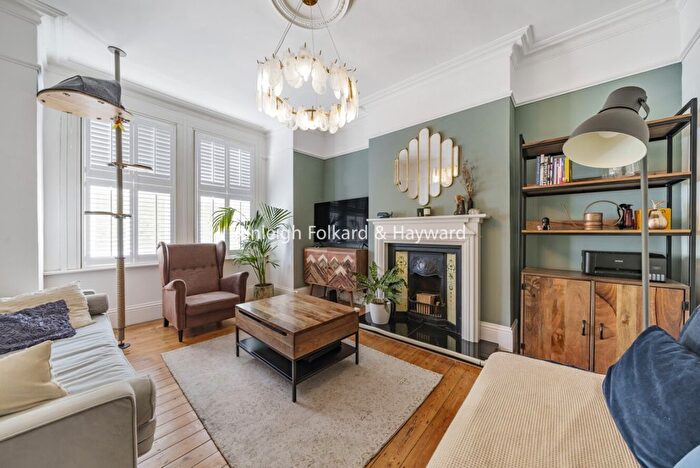 3 Bedroom Flat To Rent In Tremaine Road, London, SE20