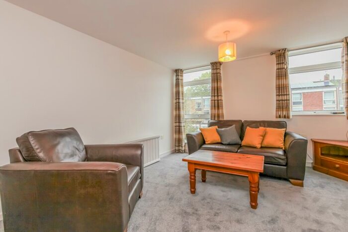 2 Bedroom Flat To Rent In Harefields, Oxford, OX2