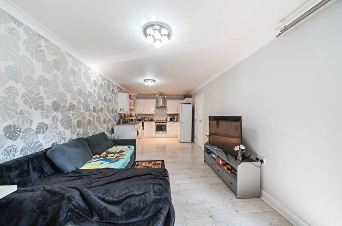 2 Bedroom Flat For Sale In Thornton Road, Thornton Heath, CR7