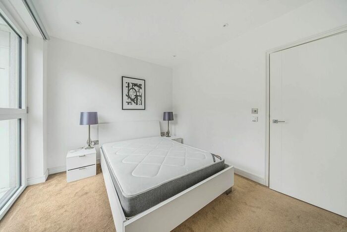 1 Bedroom Flat To Rent In Wandsworth Road, Nine Elms, London, SW8
