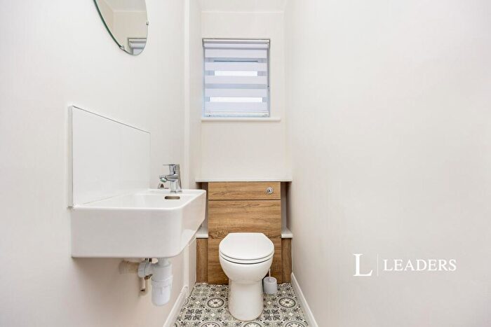 2 Bedroom Apartment To Rent In Cross Lanes, Guildford, GU1