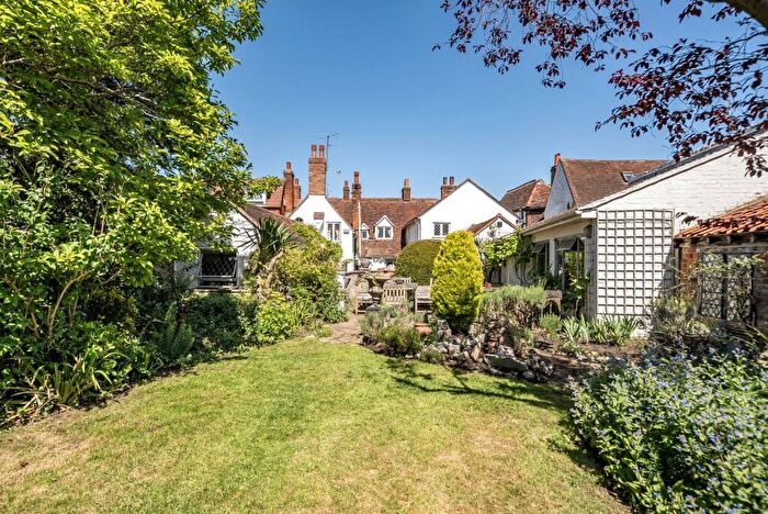 6 Bedroom Detached House For Sale In High Street, Ripley, GU23
