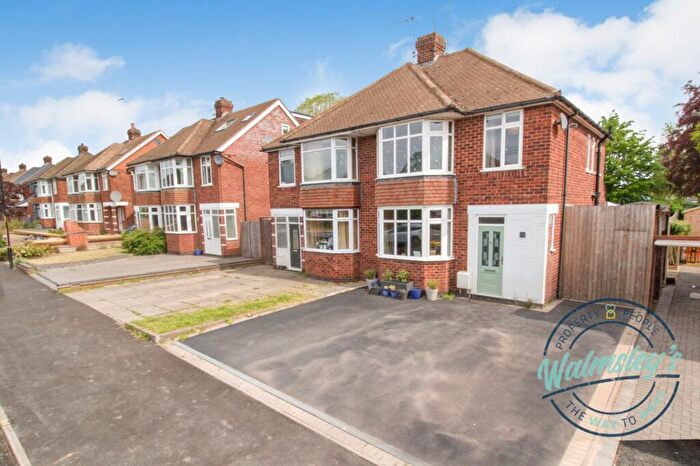 3 Bedroom Semi Detached House For Sale In Frankton Avenue, Coventry, CV3