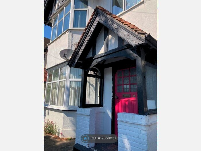 1 Bedroom Flat To Rent In Thorpe Bay, Southend-On-Sea, SS1