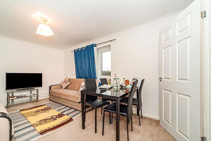 1 Bedroom Flat To Rent In Fawcett Road, Stevenage, SG2