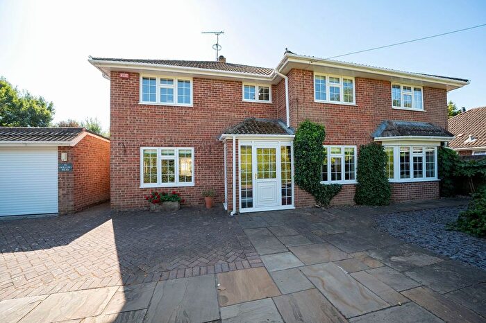 5 Bedroom Detached House For Sale In Lambourne Close, Thruxton, SP11