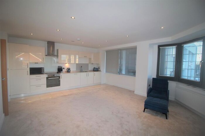 2 Bedroom Flat To Rent In Parkstone Road, Poole, BH15