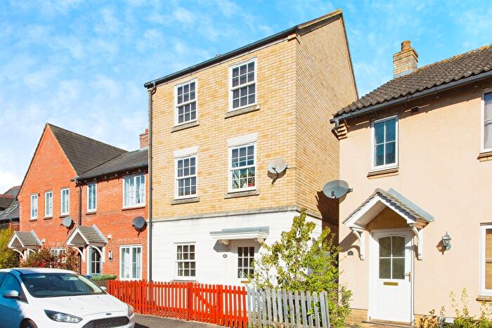 3 Bedroom Town House For Sale In Apley Way, Lower Cambourne, Cambridge, CB23
