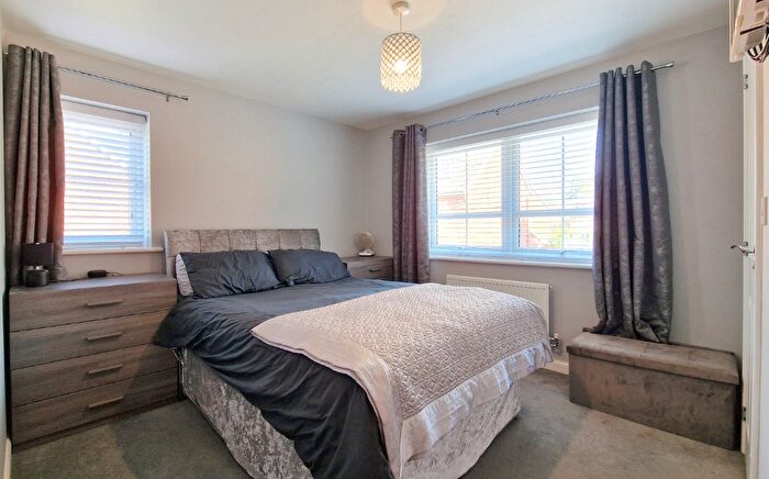 3 Bedroom End Of Terrace House For Sale In Compton Mead, Crowthorne, Berkshire, RG45