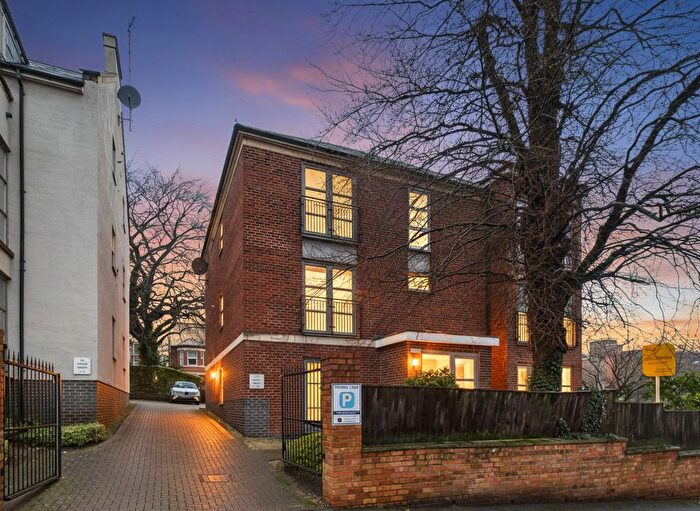 2 Bedroom Flat For Sale In Second Avenue, Nottingham, NG7