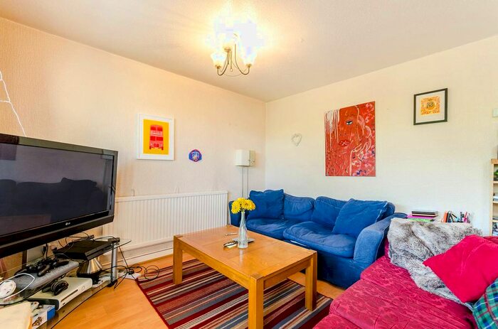 3 Bedroom Flat To Rent In Ericcson Close, Putney, London, SW18