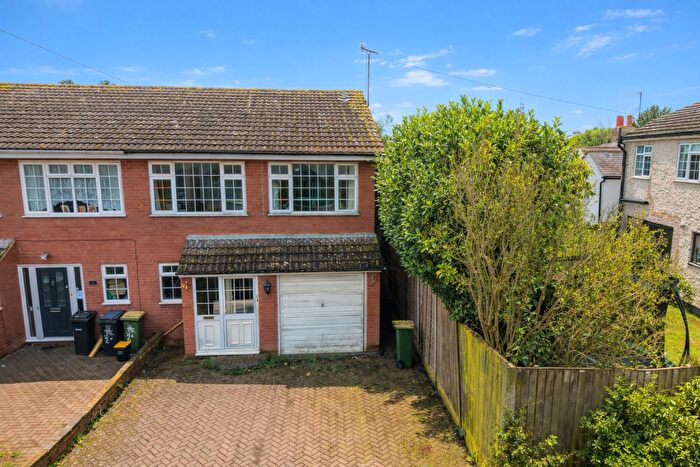 4 Bedroom Semi Detached House For Sale In Woodside Chase, Hockley, Essex, SS5