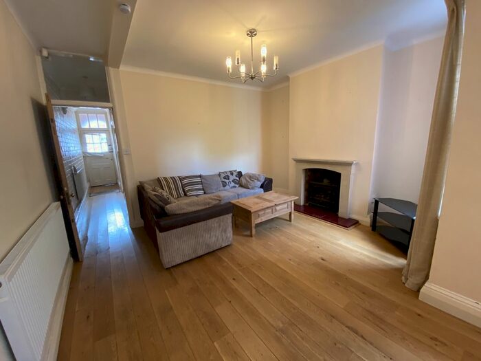 4 Bedroom Flat To Rent In Knighton Road, Leicester LE2