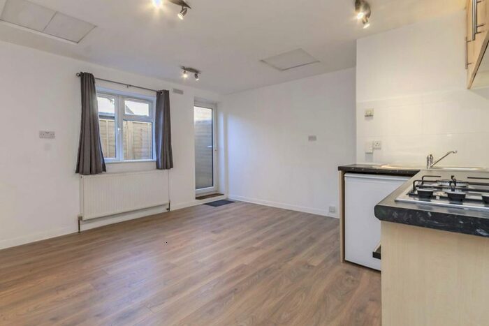 Studio To Rent In Uxbridge Road, London, W7