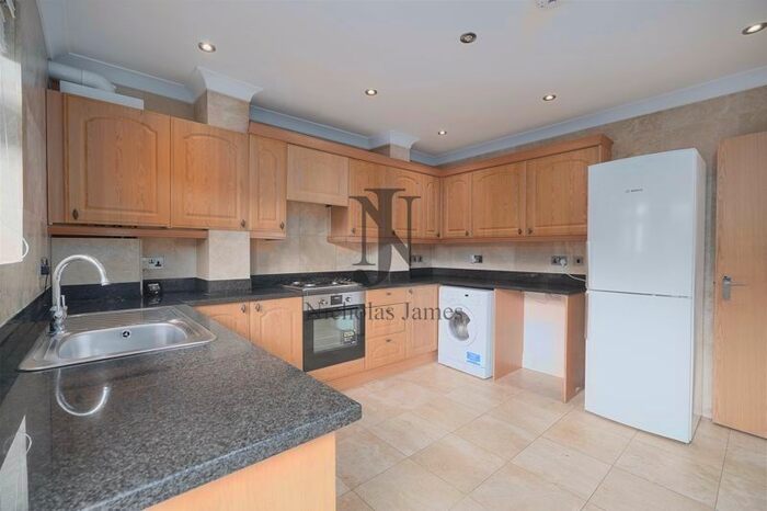 2 Bedroom Flat To Rent In Chase Road, London, N14