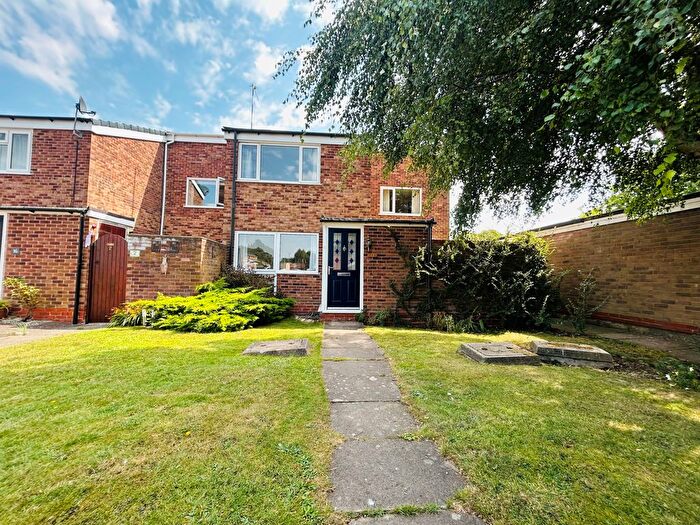 2 Bedroom End Of Terrace House To Rent In Austwick Close, Warwick, CV34