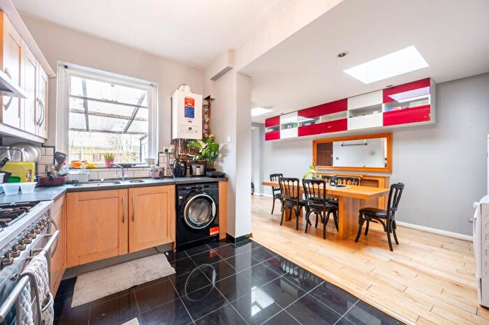 4 Bedroom House For Sale In Leighton Gardens, Kensal Green, London, NW10