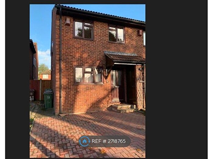 3 Bedroom End Of Terrace House To Rent In Wimborne Close, Worcester Park, KT4