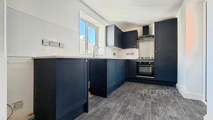 2 Bedroom Apartment For Sale In High Street, Aldershot, Hampshire, GU11
