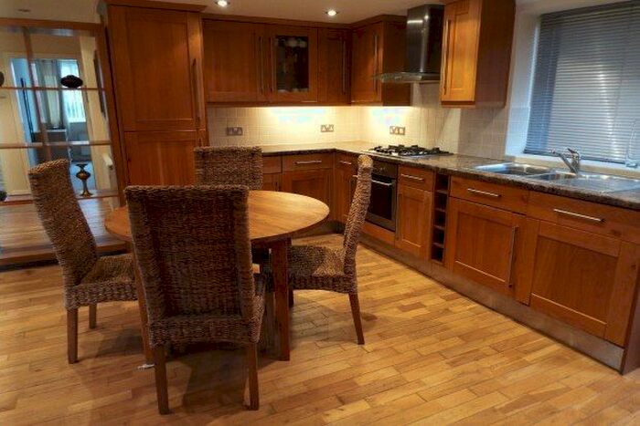 2 Bedroom Flat To Rent In St. Annes Road East, Lytham St. Annes FY8