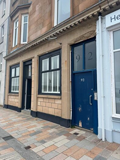 2 Bedroom Flat To Rent In West Clyde Street, Helensburgh, Dunbartonshire, G84