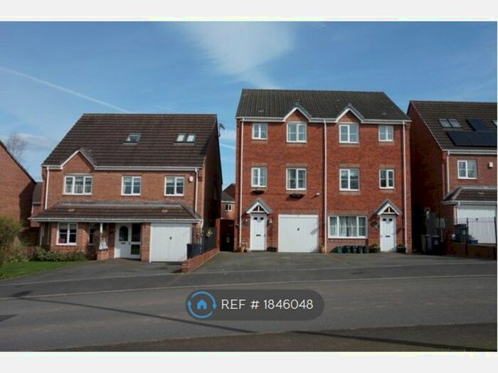 4 Bedroom Semi-Detached House To Rent In Galingale View, Newcastle Under Lyme, ST5
