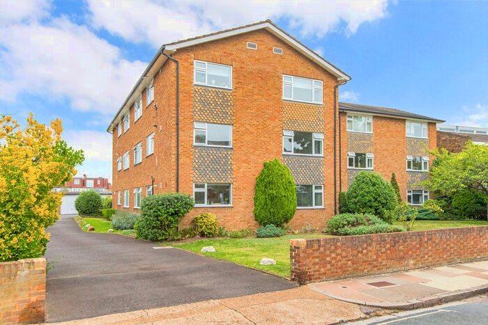 2 Bedroom Flat To Rent In Popes Grove, Twickenham, Uk, TW1