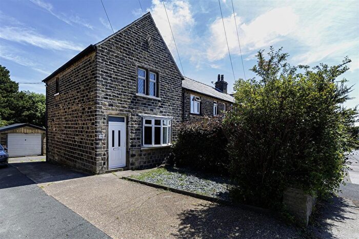 2 Bedroom End Terrace House For Sale In Hawes Avenue, Quarmby, Huddersfield, HD3