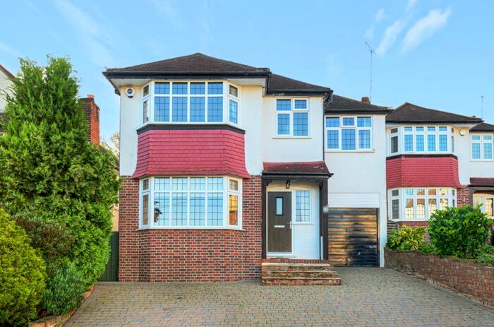 4 Bedroom Detached House To Rent In Hillview Crescent Orpington, BR6