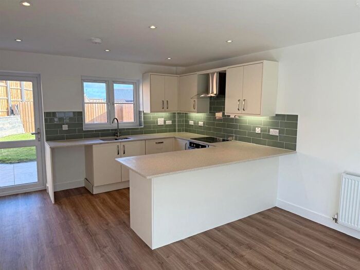 4 Bedroom Detached House For Sale In Markham Avenue, Weymouth, DT4