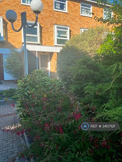 2 Bedroom Terraced House To Rent In Cotelands, Croydon, CR0