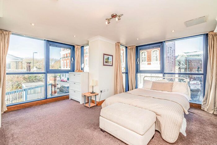 2 Bedroom Apartment To Rent In Charter House, Ocean Village, SO14