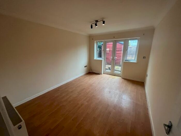 2 Bedroom Property To Rent In Laxton Court, Sholing, Southampton, SO19