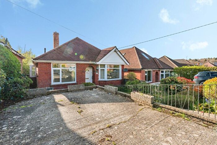 2 Bedroom Bungalow For Sale In Weavills Road, Bishopstoke, Eastleigh, Hampshire, SO50