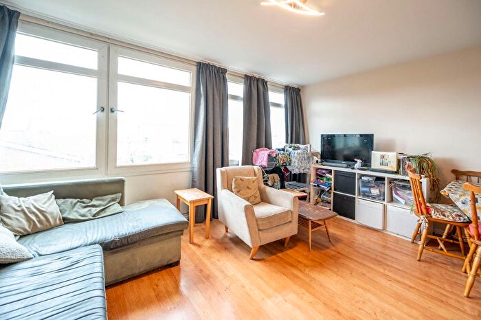 2 Bedroom Maisonette For Sale In Mcgrath Road, Forest Gate, London, E15