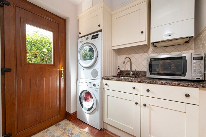 4 Bedroom Detached House For Sale In Lower Chaddesley, Kidderminster, DY10