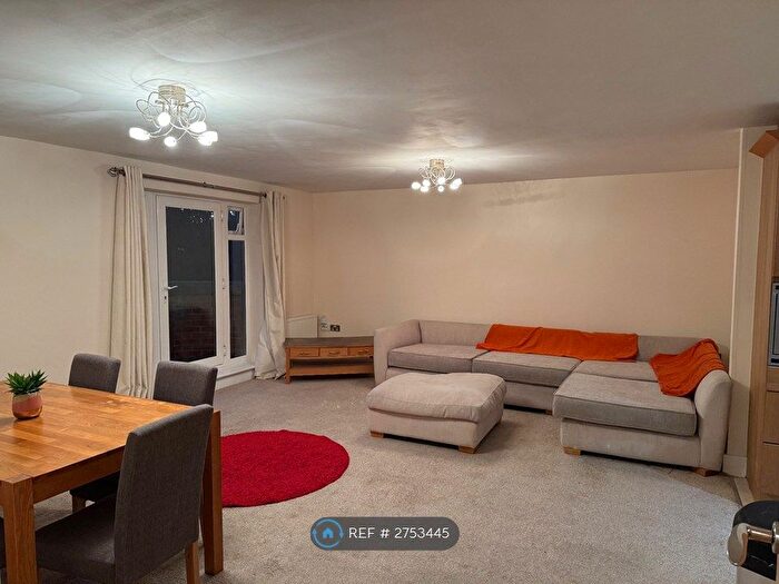 2 Bedroom Flat To Rent In Sandmoor Avenue, Leeds, LS17