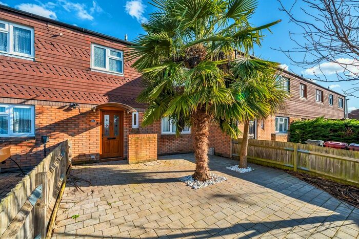 3 Bedroom Terraced House To Rent In Bob Green Court, Reading, RG2